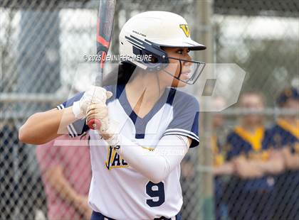 Thumbnail 3 in Big Valley Christian vs. Gregori photogallery.