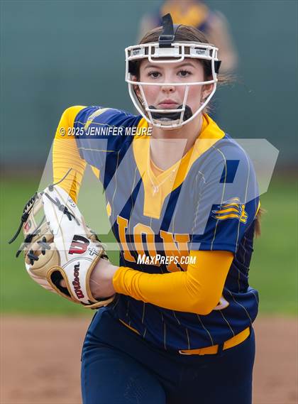 Thumbnail 2 in Big Valley Christian vs. Gregori photogallery.