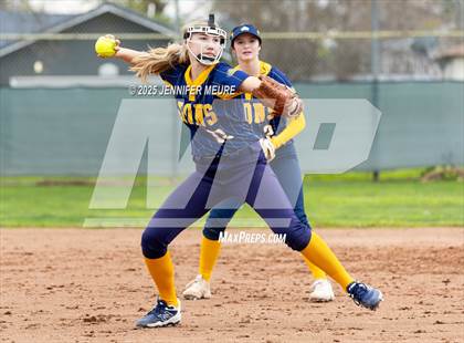 Thumbnail 3 in Big Valley Christian vs. Gregori photogallery.