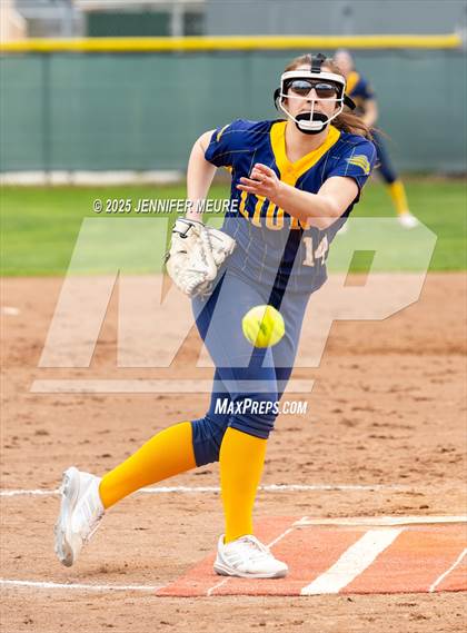 Thumbnail 2 in Big Valley Christian vs. Gregori photogallery.