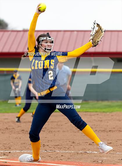 Thumbnail 2 in Big Valley Christian vs. Gregori photogallery.