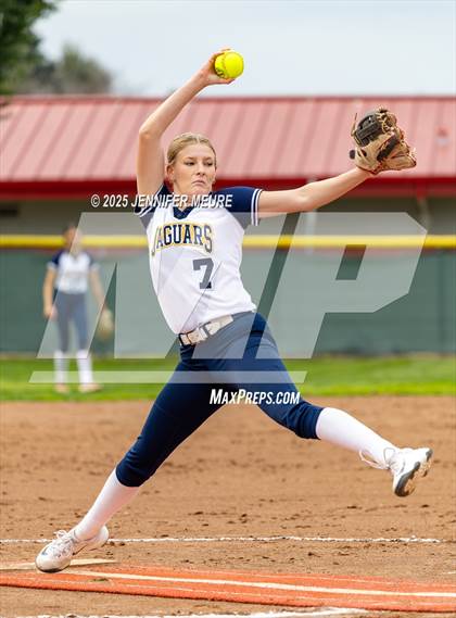 Thumbnail 3 in Big Valley Christian vs. Gregori photogallery.