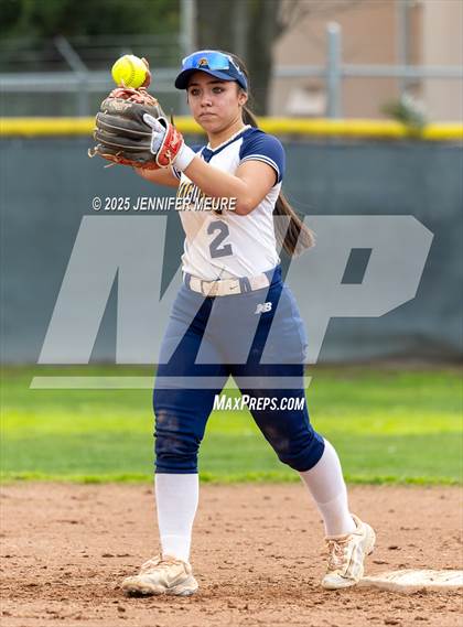 Thumbnail 3 in Big Valley Christian vs. Gregori photogallery.