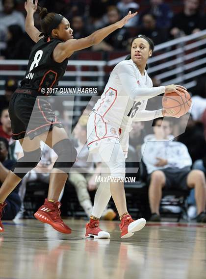 Thumbnail 2 in 40th McDonald's All American Game (East vs. West) photogallery.