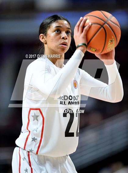 Thumbnail 2 in 40th McDonald's All American Game (East vs. West) photogallery.