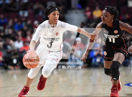 Thumbnail 2 in 40th McDonald's All American Game (East vs. West) photogallery.