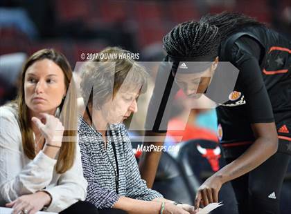Thumbnail 2 in 40th McDonald's All American Game (East vs. West) photogallery.