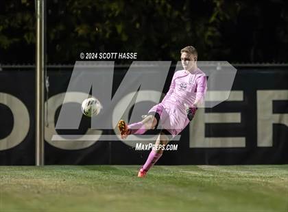 Thumbnail 3 in Greenhills vs. Eaton Rapids (MHSAA  D3 Reg Semifinal) photogallery.