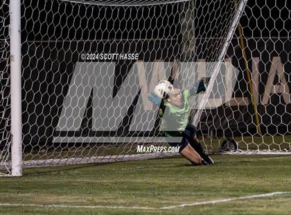 Thumbnail 2 in Greenhills vs. Eaton Rapids (MHSAA  D3 Reg Semifinal) photogallery.