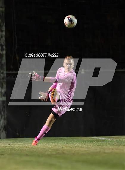 Thumbnail 2 in Greenhills vs. Eaton Rapids (MHSAA  D3 Reg Semifinal) photogallery.