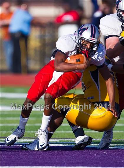Thumbnail 1 in La Marque vs. Manvel (4A Region 3 Quarterfinals) photogallery.