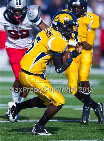Thumbnail 3 in La Marque vs. Manvel (4A Region 3 Quarterfinals) photogallery.