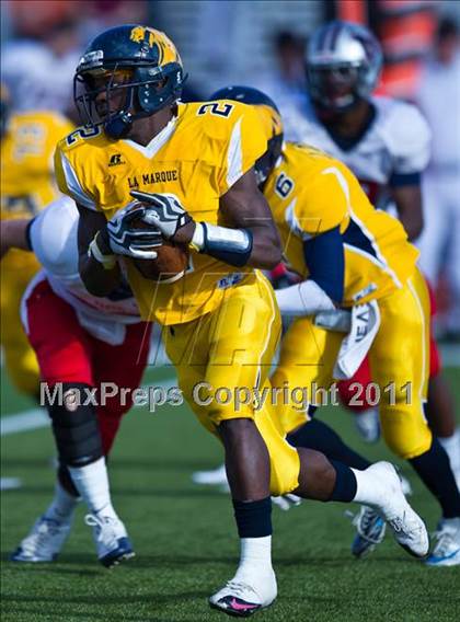 Thumbnail 1 in La Marque vs. Manvel (4A Region 3 Quarterfinals) photogallery.