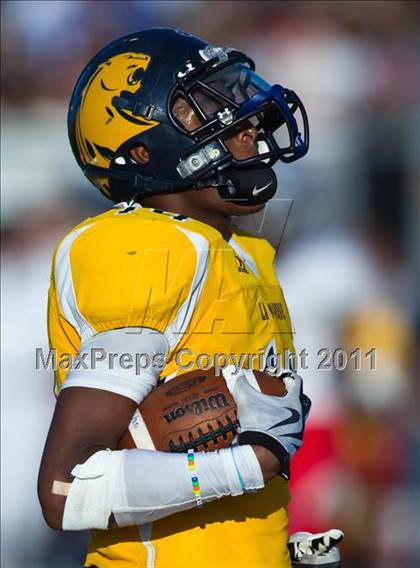 Thumbnail 1 in La Marque vs. Manvel (4A Region 3 Quarterfinals) photogallery.