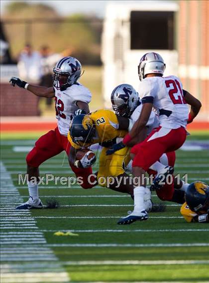 Thumbnail 3 in La Marque vs. Manvel (4A Region 3 Quarterfinals) photogallery.