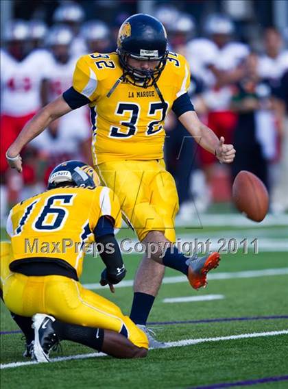 Thumbnail 3 in La Marque vs. Manvel (4A Region 3 Quarterfinals) photogallery.