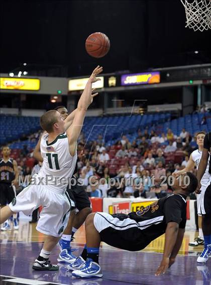 Thumbnail 3 in Newark Memorial vs. De La Salle (CIF NorCal D1 Final) photogallery.