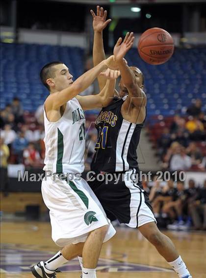 Thumbnail 3 in Newark Memorial vs. De La Salle (CIF NorCal D1 Final) photogallery.