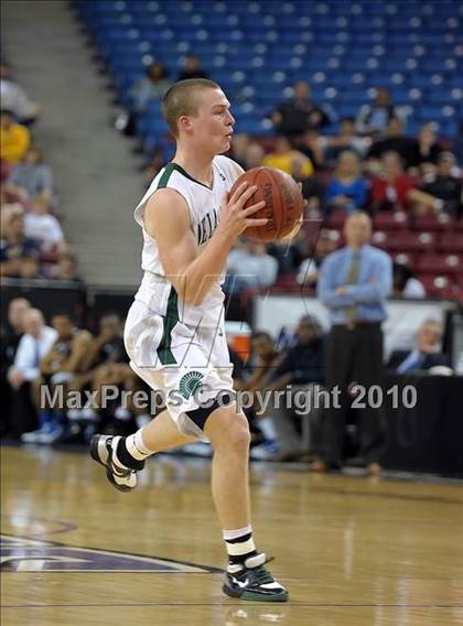 Thumbnail 1 in Newark Memorial vs. De La Salle (CIF NorCal D1 Final) photogallery.