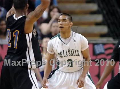 Thumbnail 2 in Newark Memorial vs. De La Salle (CIF NorCal D1 Final) photogallery.