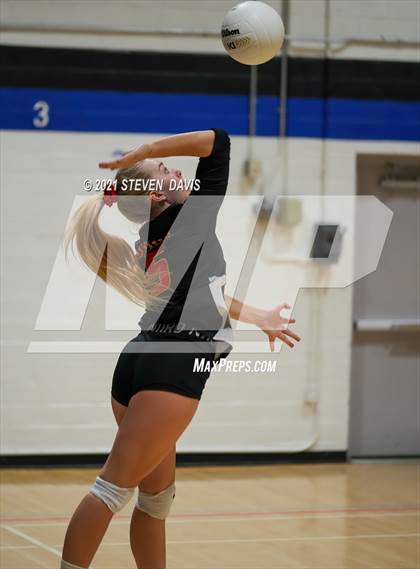 Thumbnail 3 in Gilbert vs. Chaparral photogallery.