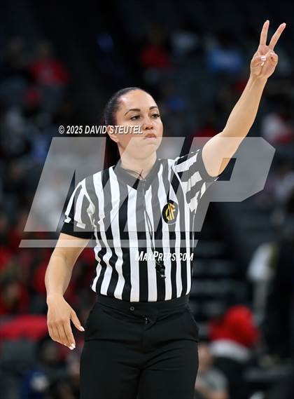 Thumbnail 1 in Sage Hill vs. Carondelet (CIF State D1 Final) photogallery.