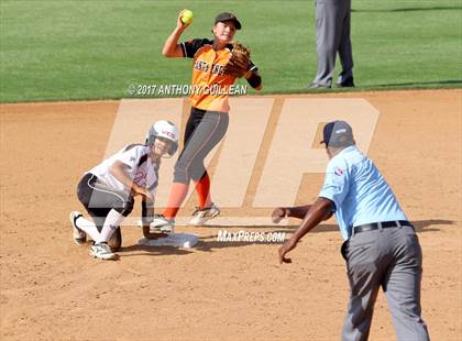 Thumbnail 2 in Santa Ynez vs Village Christian (CIF SS Division 7 Final) photogallery.