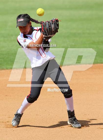 Thumbnail 2 in Santa Ynez vs Village Christian (CIF SS Division 7 Final) photogallery.