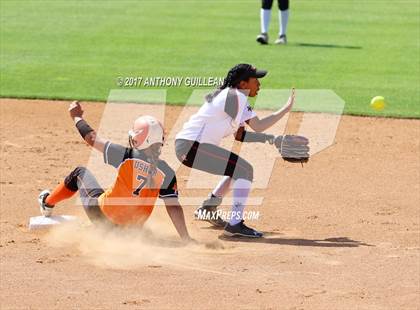 Thumbnail 3 in Santa Ynez vs Village Christian (CIF SS Division 7 Final) photogallery.
