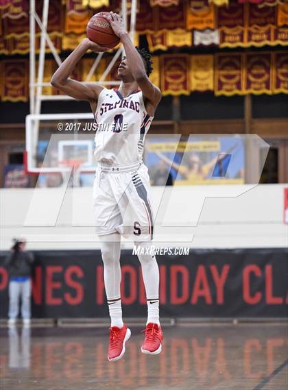 Thumbnail 3 in Archbishop Stepinac vs. Piedmont Classical (Torrey Pines Holiday Classic) photogallery.