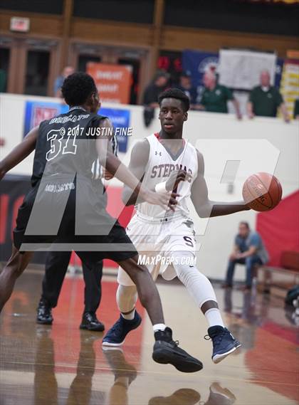 Thumbnail 2 in Archbishop Stepinac vs. Piedmont Classical (Torrey Pines Holiday Classic) photogallery.