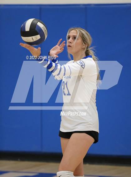 Thumbnail 1 in Bledsoe County vs Van Buren County photogallery.