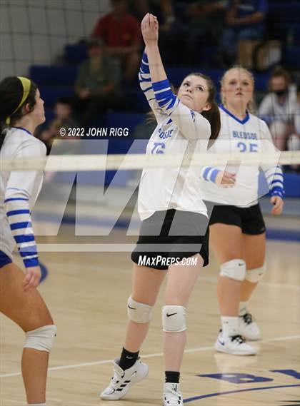Thumbnail 2 in Bledsoe County vs Van Buren County photogallery.