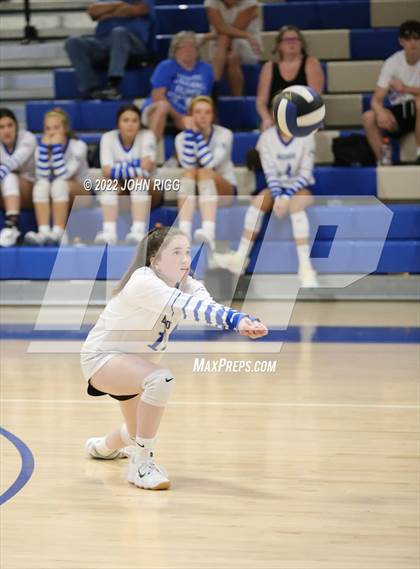 Thumbnail 3 in Bledsoe County vs Van Buren County photogallery.