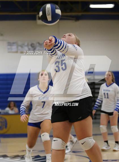 Thumbnail 3 in Bledsoe County vs Van Buren County photogallery.
