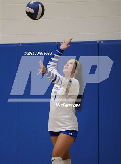 Thumbnail 1 in Bledsoe County vs Van Buren County photogallery.