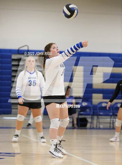 Thumbnail 2 in Bledsoe County vs Van Buren County photogallery.