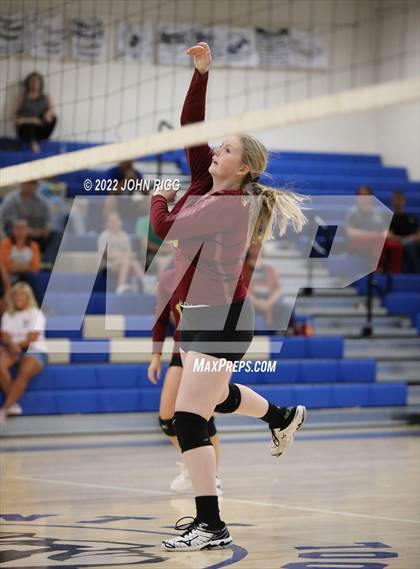 Thumbnail 2 in Bledsoe County vs Van Buren County photogallery.