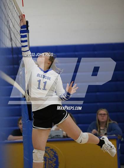 Thumbnail 1 in Bledsoe County vs Van Buren County photogallery.