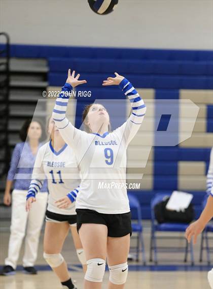 Thumbnail 3 in Bledsoe County vs Van Buren County photogallery.
