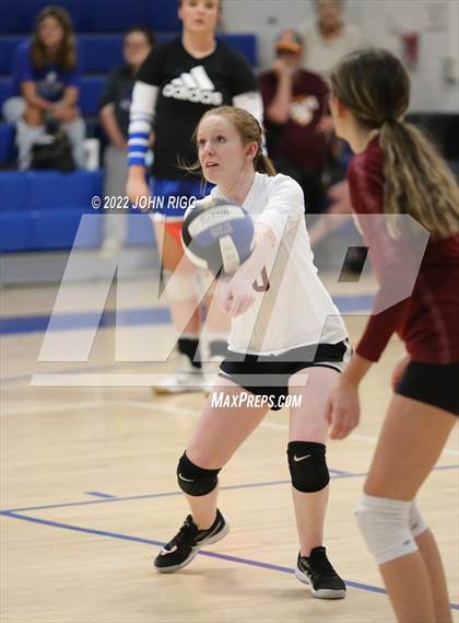Thumbnail 3 in Bledsoe County vs Van Buren County photogallery.