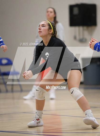 Thumbnail 3 in Bledsoe County vs Van Buren County photogallery.
