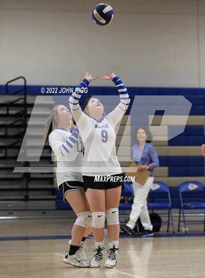 Thumbnail 2 in Bledsoe County vs Van Buren County photogallery.