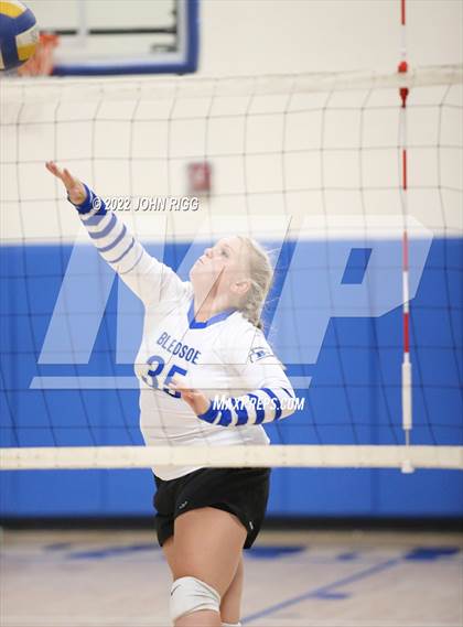Thumbnail 1 in Bledsoe County vs Van Buren County photogallery.
