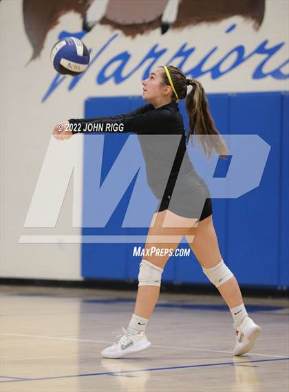 Thumbnail 2 in Bledsoe County vs Van Buren County photogallery.