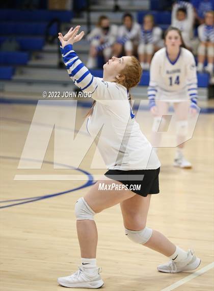 Thumbnail 1 in Bledsoe County vs Van Buren County photogallery.