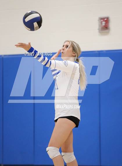 Thumbnail 2 in Bledsoe County vs Van Buren County photogallery.