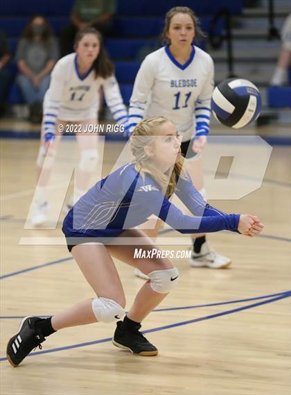 Thumbnail 2 in Bledsoe County vs Van Buren County photogallery.