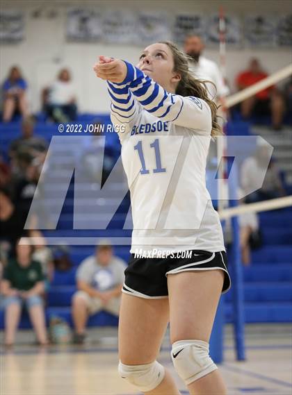 Thumbnail 3 in Bledsoe County vs Van Buren County photogallery.