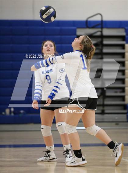 Thumbnail 1 in Bledsoe County vs Van Buren County photogallery.